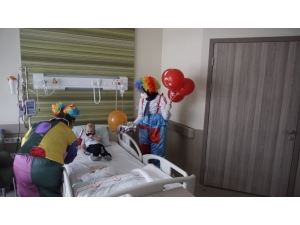 Şehir Hastanesi’nde Tedavi Gören Çocukların 23 Nisan Sevinci
