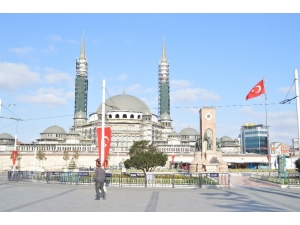 Taksim Meydanı, Güvercinlere Kaldı