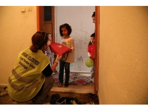 Bayraklı’da Miniklere 23 Nisan Sürprizi