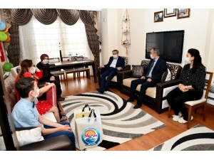 Vali Su’dan Şehit Ailesine Ziyaret