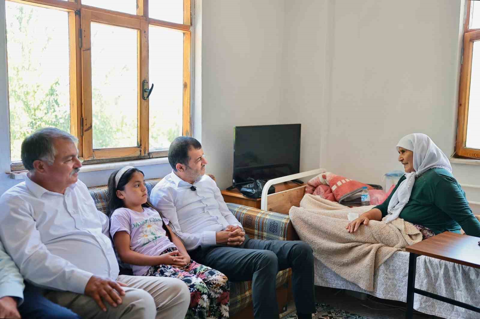 baskan-cavusoglu-ve-baskan-putun-beyagacli-vatandaslar-ile-bir-araya-geldi