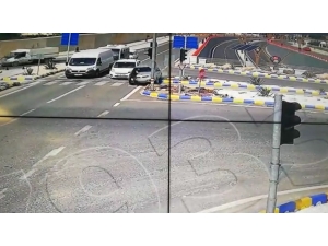 Otomobilin Yayaya Çarpıp Metrelerce Savurduğu Kaza Mobeseye Yansıdı