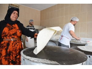 Siverek’te Yufka Ekmeğine İlgi Arttı