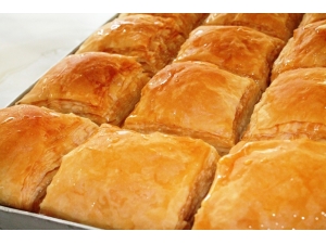 Adını Yöre İnsanından Alan Börek Görünümlü Tatlı: Laz Böreği