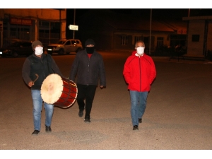 Karadağ Vatandaşları Sahura Kaldırdı