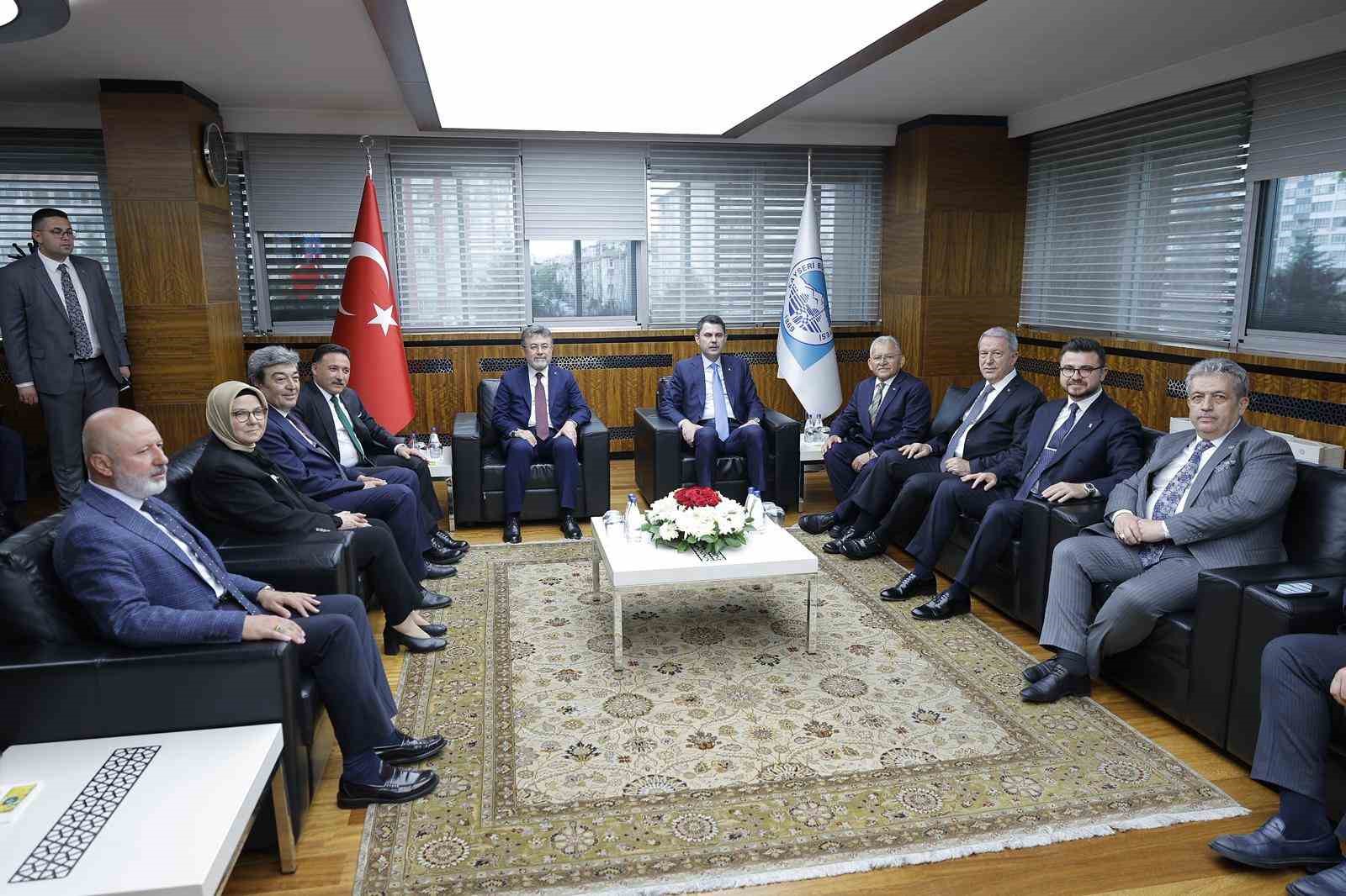 bakan-kurum-ve-yumakli-kayseri-nin-vizyon-projelerini-inceledi