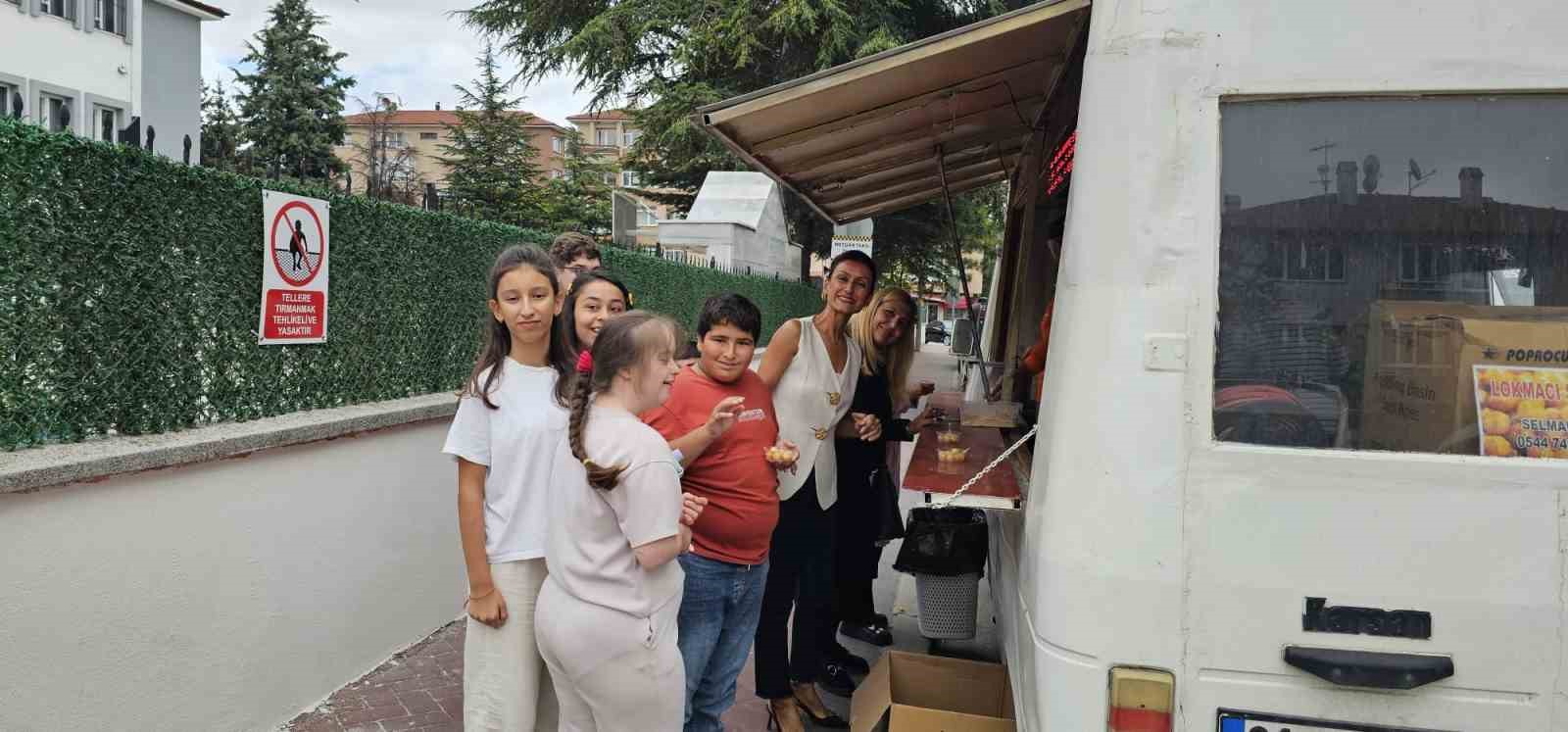 yeni-egitim-yilina-tatli-baslangic-lokma-dagitildi