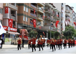 Büyükşehir Bandosu 14 Farklı Güzergahta 30 Km Boyunca Şarkı Ve Marş Çaldı
