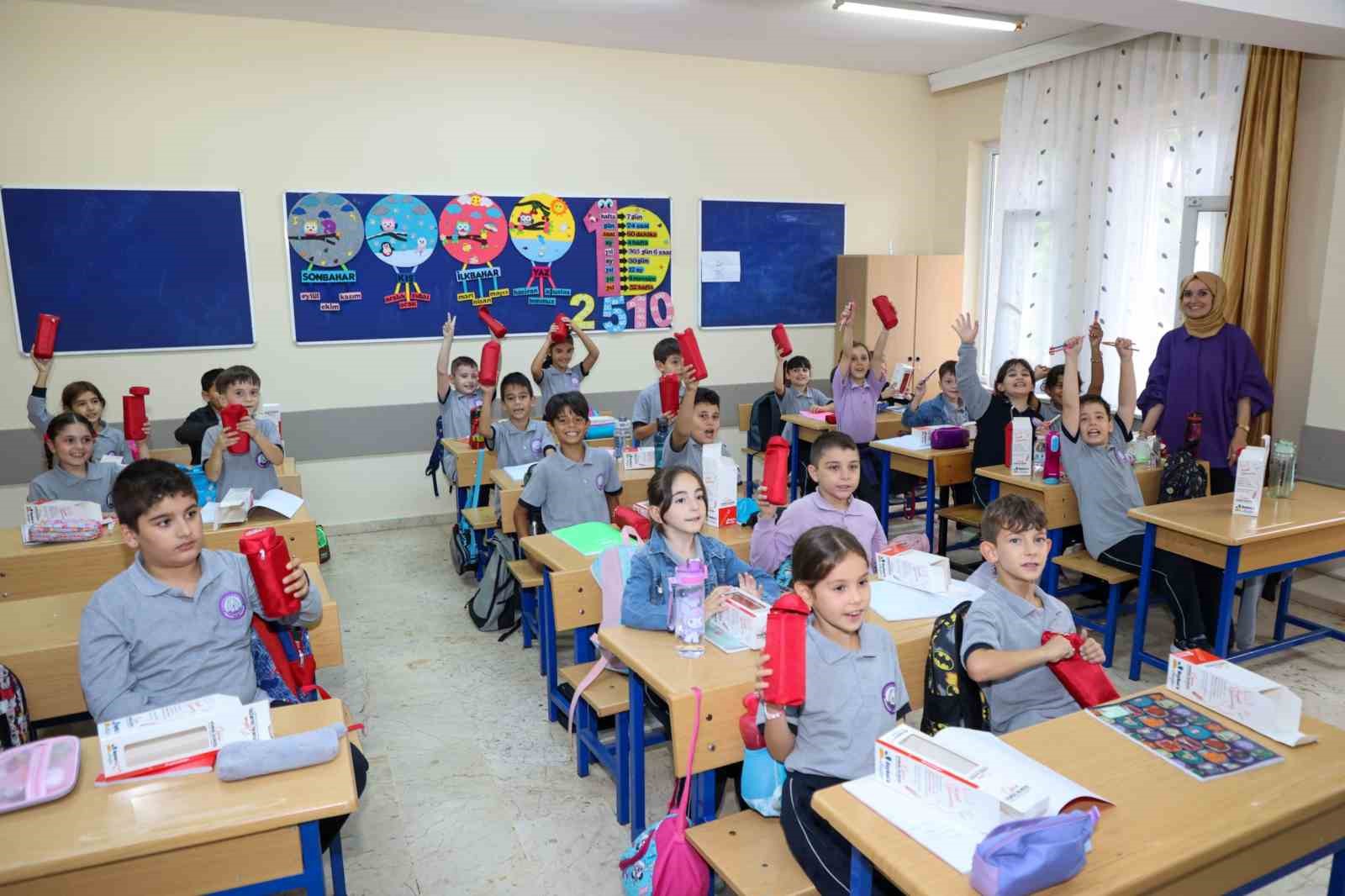 beykoz-belediyesi-nden-30-bin-ogrenciye-kalem-kutusu-seti-ve-bin-777-ogrenciye-nakdi-yardim