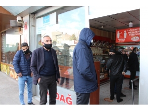 Erzurum’da Marketlerin Kapanmasına Dakikalar Kala Hareketlilik Yaşandı