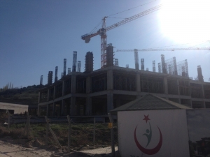 Hastane İnşaatından Düşen İşçi Yaralandı