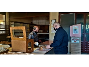 Osmancık’ta Pide Satışında Sosyal Mesafeye Uyuluyor