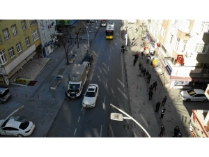 İstanbul’da Sosyal Mesafeli Ramazan Pidesi Kuyruğu Havadan Görüntülendi