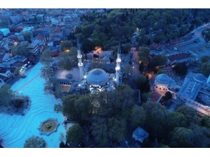 Ramazan’ın İlk İftarında Eyüpsultan Camii Boş Kaldı