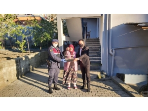 Yaşlı Kadının Kuş İsteğini Vefa Sosyal Destek Grubu Yerine Getirdi