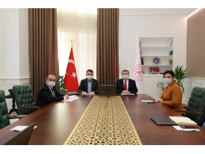 Sağlık Bakanı Koca, Tarım Ve Orman Bakanı Pakdemirli İle Bir Araya Geldi