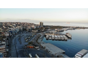 Kadıköy Meydanı Sokağa Çıkma Kısıtlaması Nedeniyle Sessizliğini Sürdürüyor