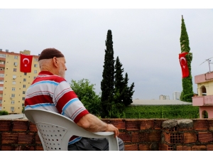 Etrafı Sarmaşıklara Kaplanan Yeşil Cami İle Cemaat Arasına Korona Virüs Girdi