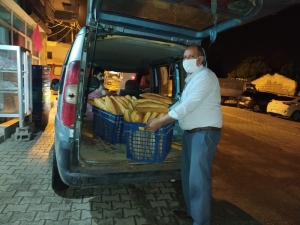 Vatandaş Fırına Gidemeyince Fırıncılar Ekmeği Vatandaşa Götürmeye Başladı