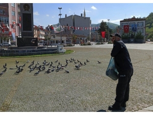 Polisin Hayvan Sevgisi