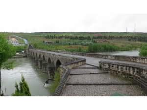 Diyarbakır’da Sokağa Çıkma Kısıtlaması Nedeniyle Tarihi Mekanlar Boş Kaldı