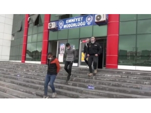 Van’da Yol Kapatarak Ateş Yakıp Polis Araçlarına Molotofla Saldıran 5 Kişi Tutuklandı