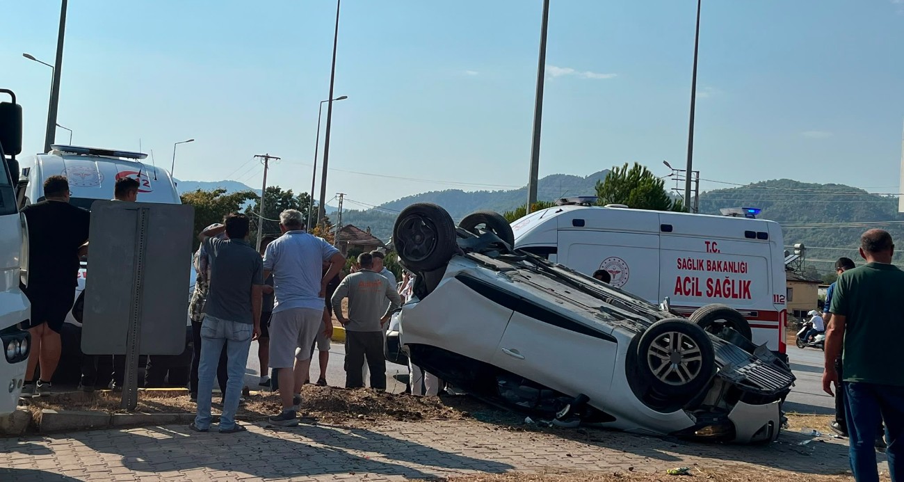 seydikemer-de-tir-ile-otomobil-carpisti-4-yarali