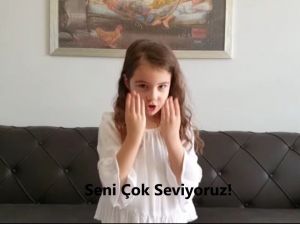 Miniklerden İşaret Dili İle ‘Evde Kal, Sağlıkla Kal, İyi Ki Varsın Yeşilay’ Mesajı