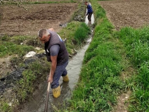 Köyde İmece Usulü Sulama Kanalı Temizliği