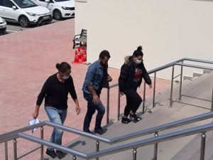 Uyuşturucu Kuryesi Kızlar Kıs Kıvrak Yakalandı