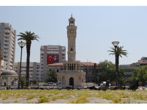 Kısıtlamanın Üçüncü Gününde De İzmir Sokaklarında Sessizlik Hakim