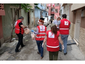 Vatandaşlara Sıcak İftar Yemeği Dağıtıldı