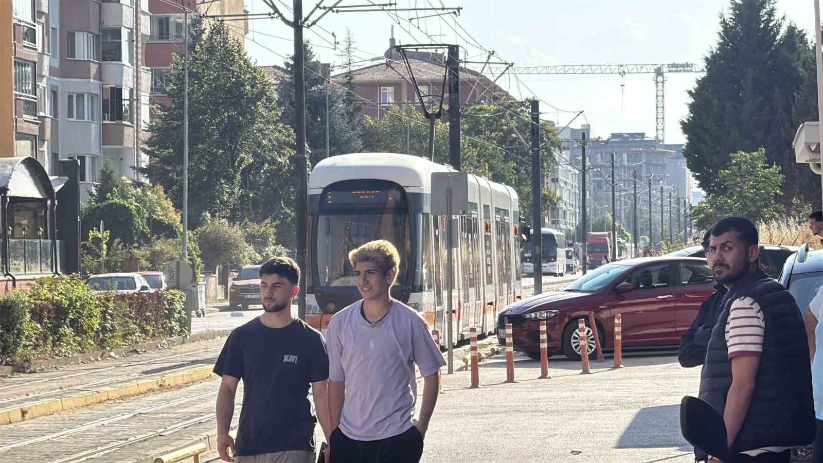 eskisehir-de-tramvayin-carptigi-yaya-yaralandi
