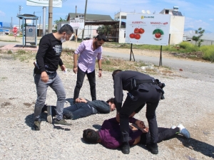 İki Genç Ceza Yememek İçin Ortalığı Birbirine Kattı