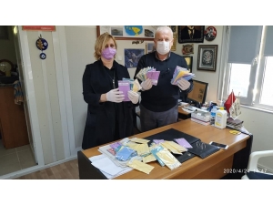 Erdek’te Kadınlar Maske Üretiyor