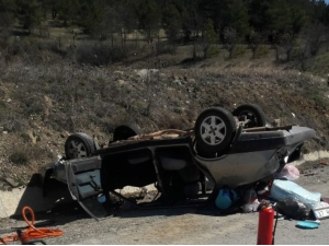 Kastamonu’da Menfeze Çarpan Otomobil Takla Attı: 1 Ölü, 1 Yaralı