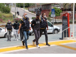 Alanya’da Çaldıkları Lüks Motosikletleri Parçalara Ayıran 3 Şüpheli Yakalandı