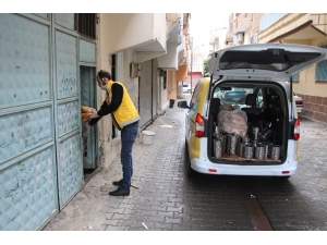 Haliliye’de İhtiyaç Sahibi Ailelere İftarlık Yemek