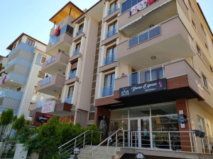 Komşusunu 3 Yerinden Bıçaklayıp Hiçbir Şey Olmamış Gibi Evinde Oturmaya Devam Etti