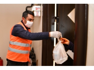 Ramazan’da İhtiyaç Sahiplerine Sıcak Yemek Servisi