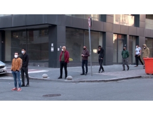 Ramazan’ın 2. Gününde De Sosyal Mesafeli Pide Kuyruğu Oluştu