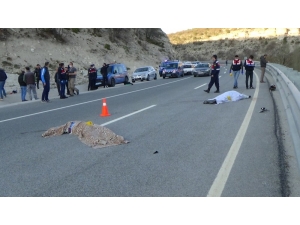 Motosiklet Bariyerlere Çarptı: 2 Ölü