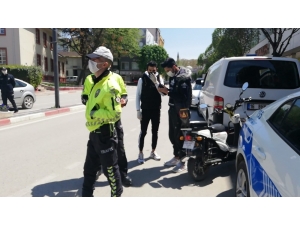 Bursa’da Sokağa Çıkanlar Ceza Yemeye Devam Ediyor