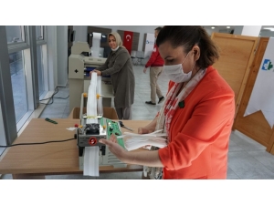 İzmit Belediyesi Maske Üretimini Günlük 30 Bine Çıkarttı