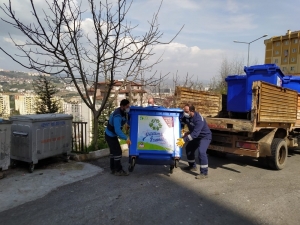 İzmit Belediyesi’nden 60 Yeni Geri Dönüşüm Konteyneri