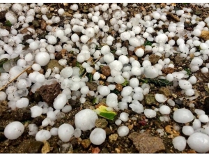 Uludere’de Ceviz Büyüklüğünde Dolu Yağdı