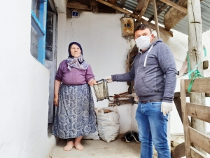 Muhtardan Köylülere Ücretsiz Dezenfektan Seti