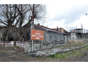 Stalin’in Kayınpederinin De Kaldığı Cezaevi Harabeye Döndü