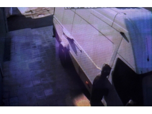 Sokağa Çıkma Kısıtlamasında Minibüsten Hırsızlık