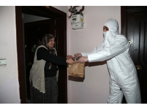 Gölbaşı Belediyesi, İhtiyaç Sahiplerine İftar Menülerini Ulaştırdı